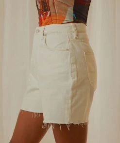 Lee New & Most Loved High Moms Short - Organic White 8 Lee New & Most Loved High Moms Short - Organic White