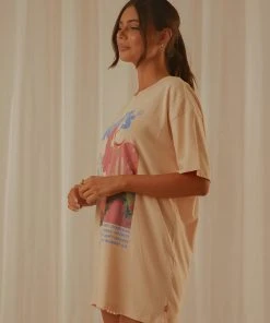 Levi's New & Most Loved Graphic SS Road Trip Tee - Peach Puree 13 Levi's New & Most Loved Graphic SS Road Trip Tee - Peach Puree