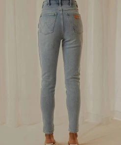 Wrangler New & Most Loved Tyler Rolled Jean - Integral Vintage 9 Wrangler New & Most Loved Tyler Rolled Jean - Integral Vintage