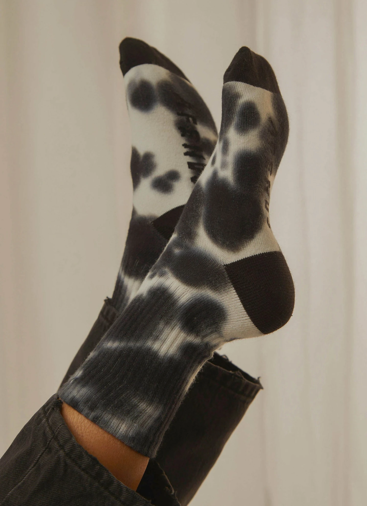 Afends High Status Hemp Socks - Black Tie Dye New & Most Loved 3 Afends High Status Hemp Socks - Black Tie Dye New & Most Loved