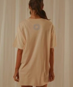 Levi's New & Most Loved Graphic SS Road Trip Tee - Peach Puree 14 Levi's New & Most Loved Graphic SS Road Trip Tee - Peach Puree