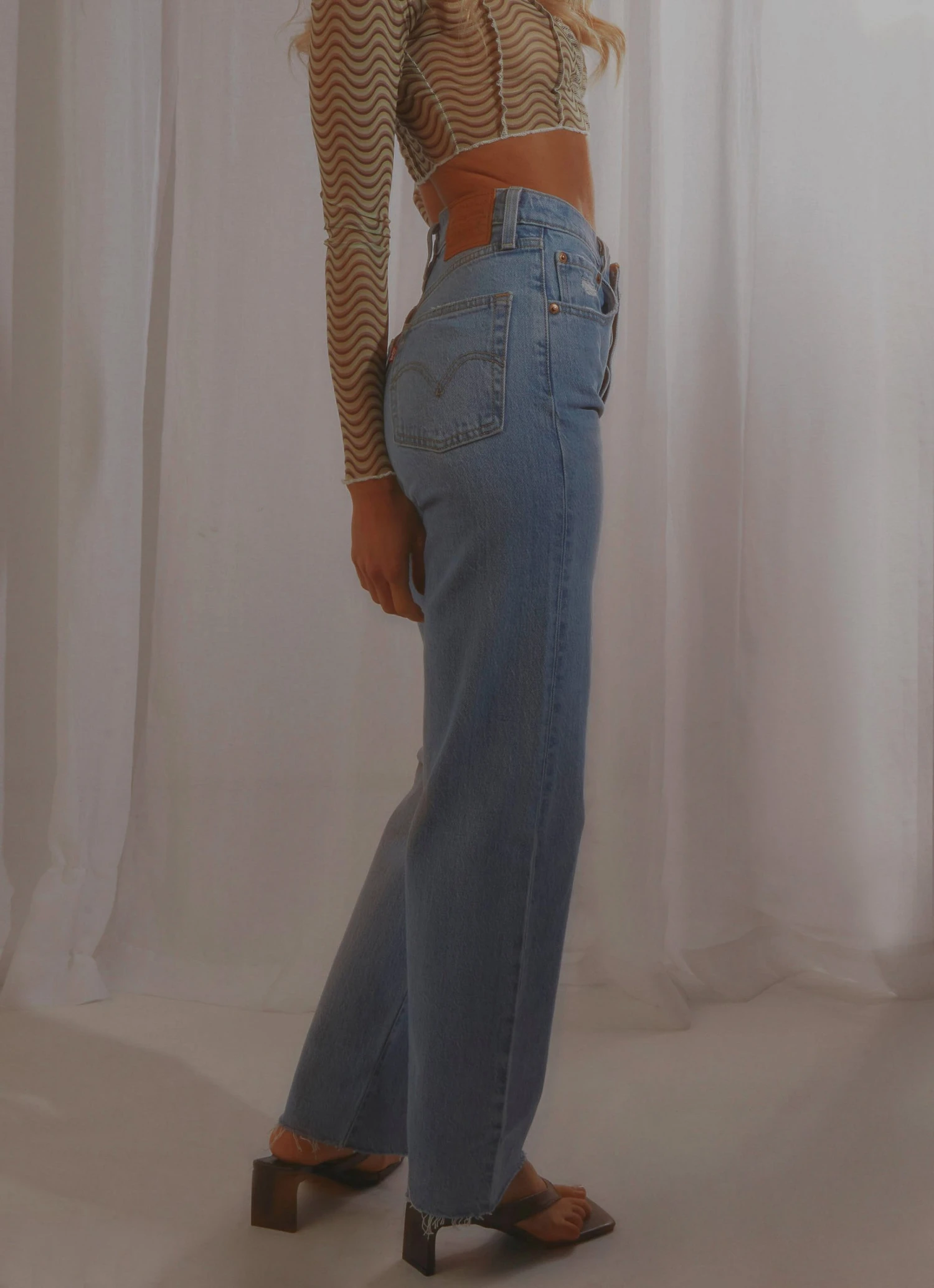 Levi's New & Most Loved Ribcage St Ankle - Tango Status 5 Levi's New & Most Loved Ribcage St Ankle - Tango Status