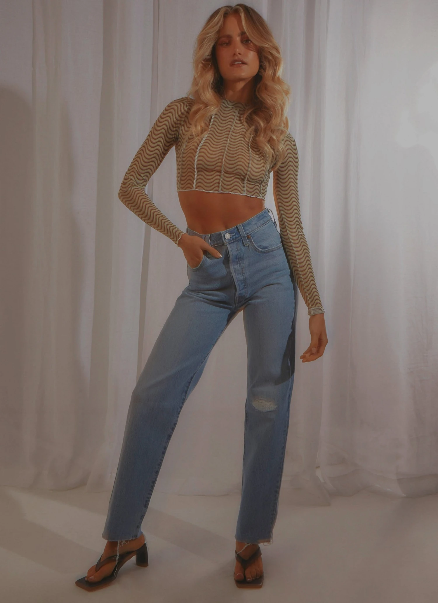 Levi's New & Most Loved Ribcage St Ankle - Tango Status 3 Levi's New & Most Loved Ribcage St Ankle - Tango Status