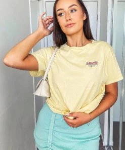 Levi's New Tops Graphic Parker Tee Cali Box Tab CHest Hit - Pale Banana