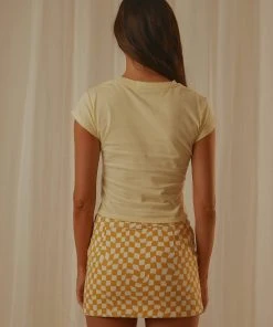 Lee New & Most Loved 90s Baby Tee - Lemon Icing 11 Lee New & Most Loved 90s Baby Tee - Lemon Icing