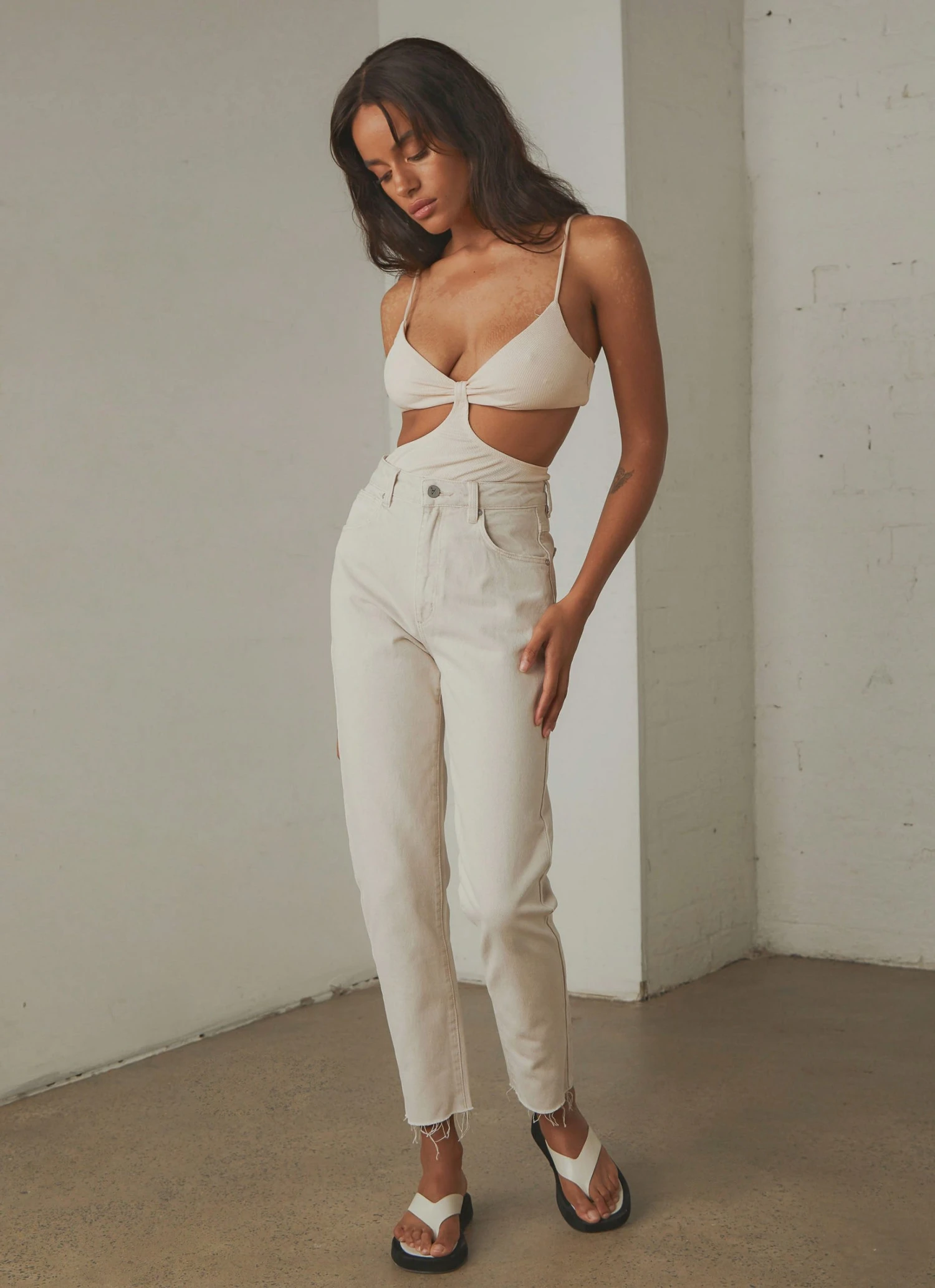 Abrand A 94 Slim Jeans - Stone New & Most Loved 3 Abrand A 94 Slim Jeans - Stone New & Most Loved