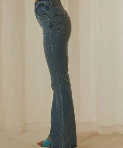 Levi's 70s High Flare Jeans - Sonoma Walks