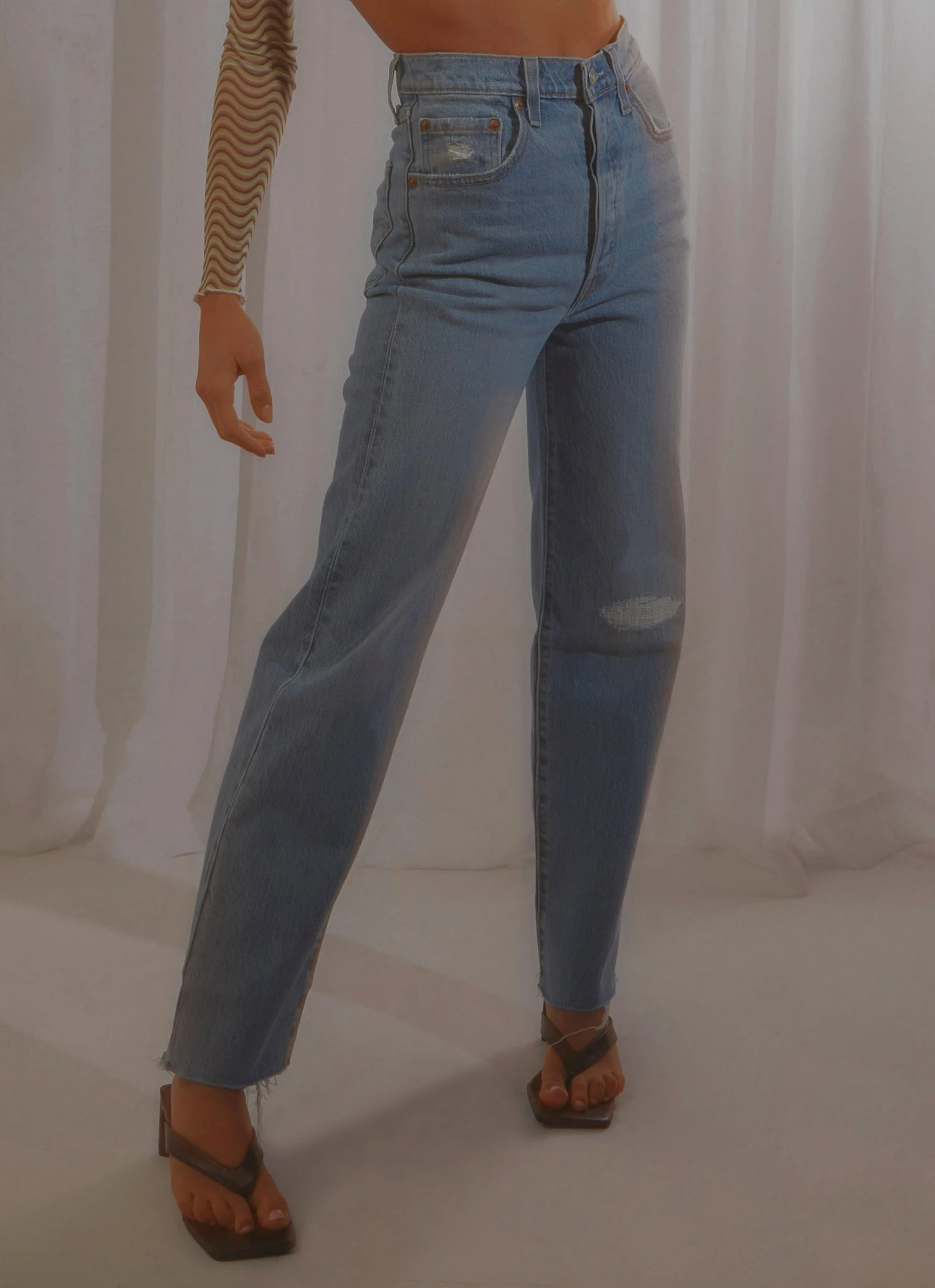 Levi's New & Most Loved Ribcage St Ankle - Tango Status 4 Levi's New & Most Loved Ribcage St Ankle - Tango Status