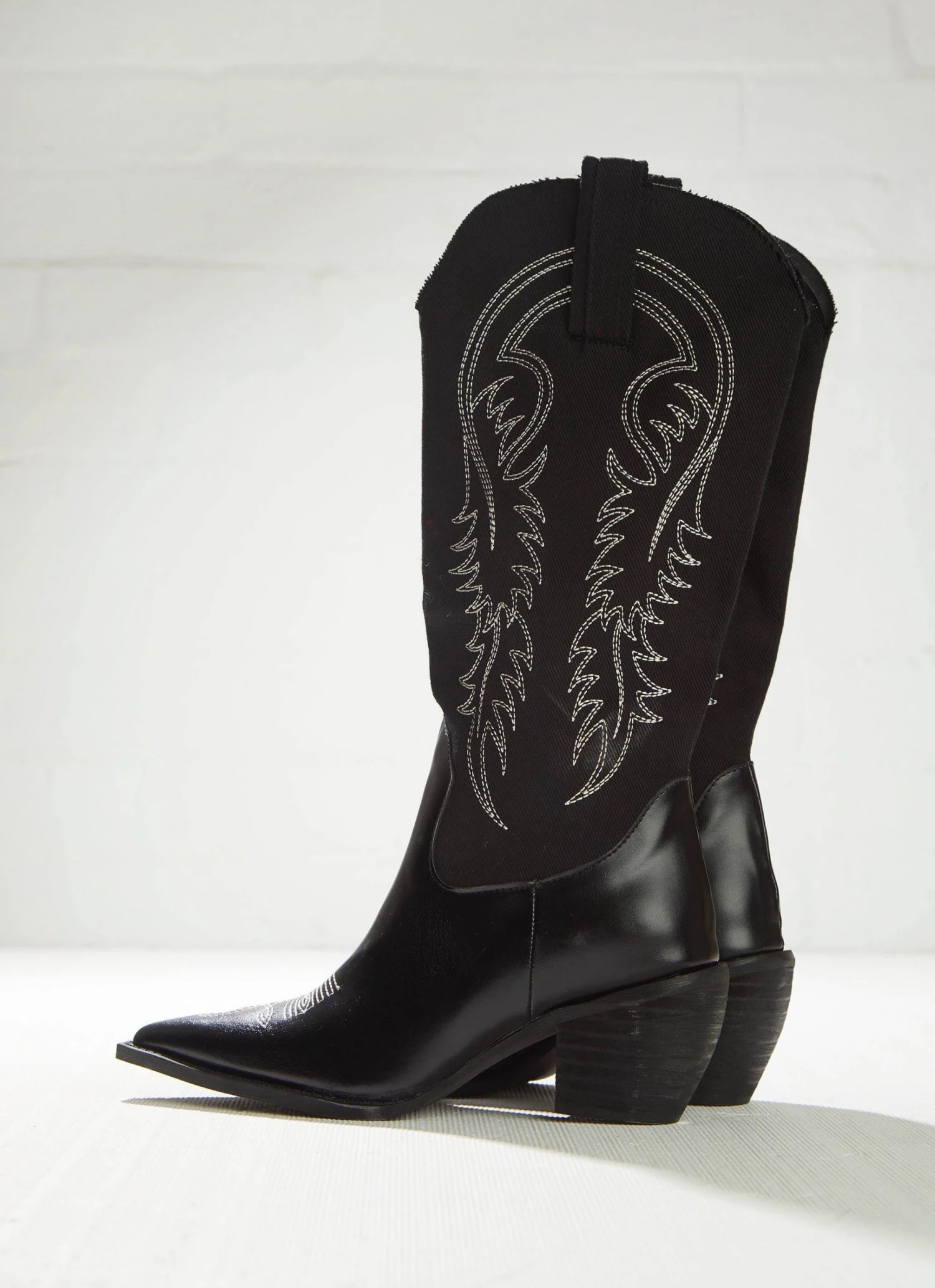 Cult Avenue New & Most Loved Backseat Rider Cowboy Boot - Black 7 Cult Avenue New & Most Loved Backseat Rider Cowboy Boot - Black