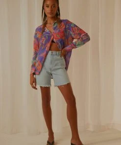 Wrangler New & Most Loved Tyler Wide Short - Castaway 8 Wrangler New & Most Loved Tyler Wide Short - Castaway