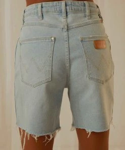 Wrangler New & Most Loved Tyler Wide Short - Castaway 11 Wrangler New & Most Loved Tyler Wide Short - Castaway