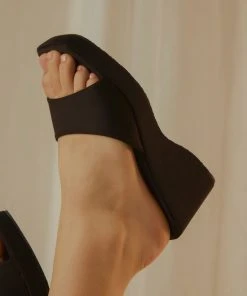 Cult Avenue Designer Refresh 90s Scuba Mule - Black New & Most Loved