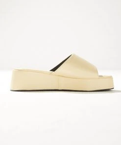 Cult Avenue Ambrose Mule - Butter New & Most Loved