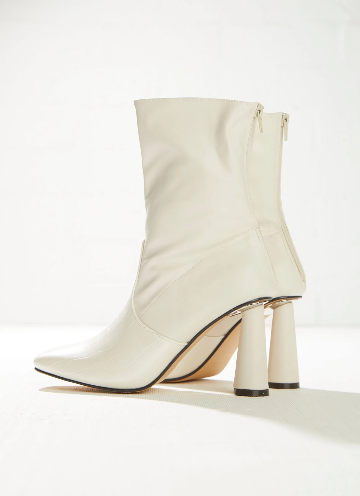 4th & Reckless Liberty Ankle Boot - Off White New & Most Loved 6 4th & Reckless Liberty Ankle Boot - Off White New & Most Loved