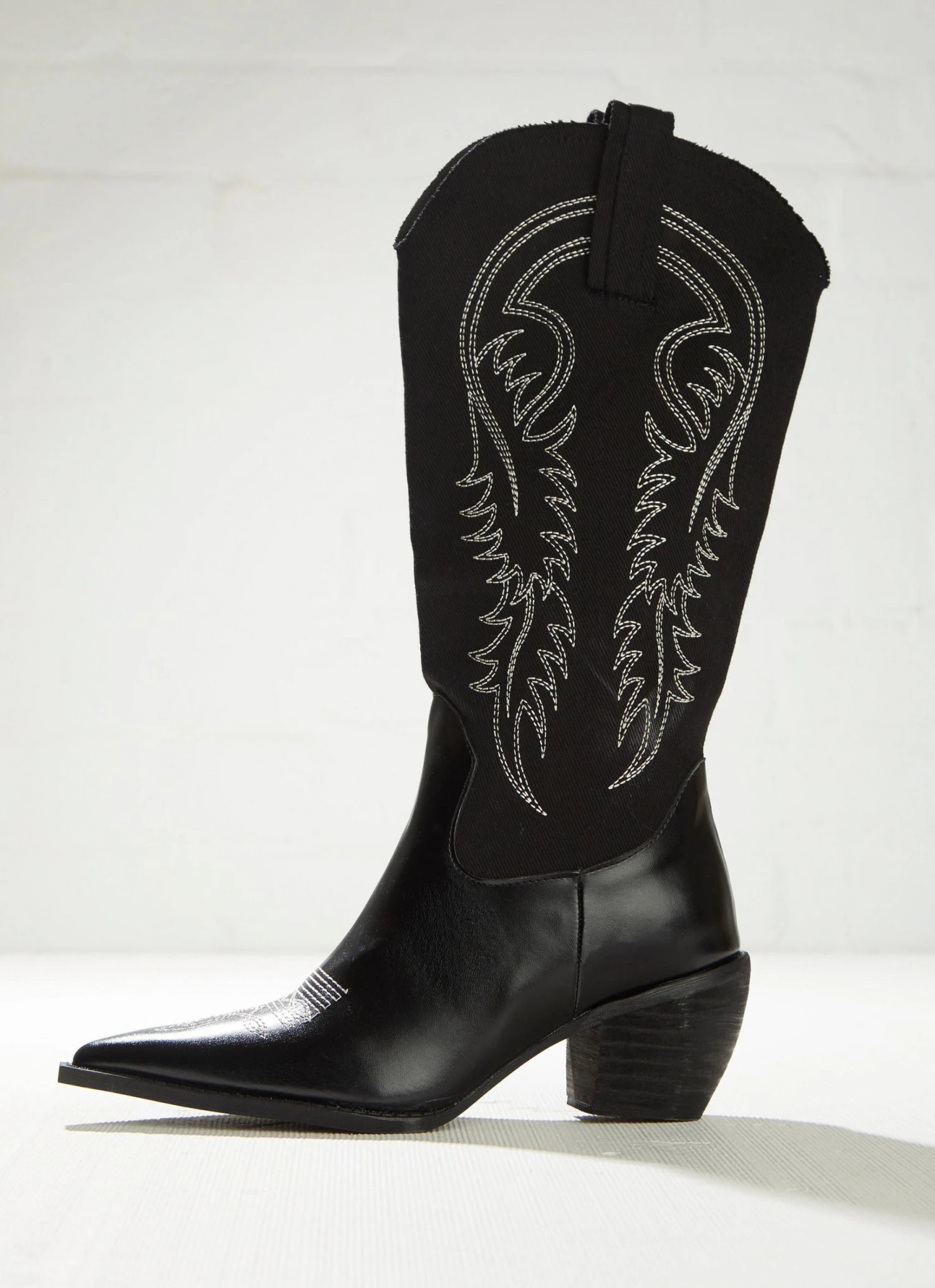 Cult Avenue New & Most Loved Backseat Rider Cowboy Boot - Black 6 Cult Avenue New & Most Loved Backseat Rider Cowboy Boot - Black