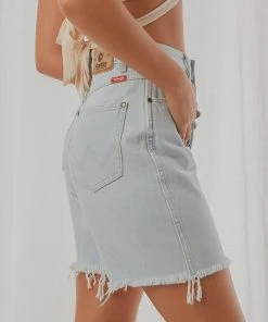 Wrangler New & Most Loved Tyler Wide Short - Clairvoyant 9 Wrangler New & Most Loved Tyler Wide Short - Clairvoyant