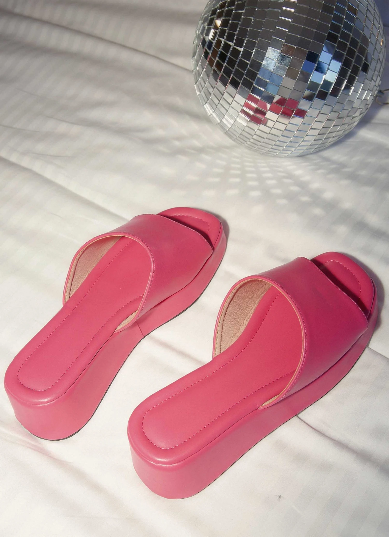 Cult Avenue New & Most Loved Villa Playa Mule Heel - Magenta 4 Cult Avenue New & Most Loved Villa Playa Mule Heel - Magenta